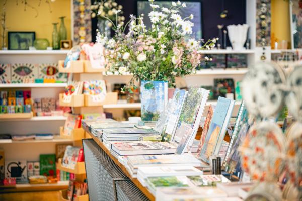 sortie à GIVERNY, Eure. BRADERIE DE FIN D’ANNÉE À LA BOUTIQUE DU MUSÉE Sortir à GIVERNY(Eure). GIVERNY.