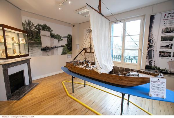 sortie à MONTLOUIS SUR LOIRE, Indre et Loire. LE BATEAU DE LOIRE ET LE TERRITOIRE FLUVIAL Sortir à MONTLOUIS SUR LOIRE(Indre et Loire). MONTLOUIS SUR LOIRE.