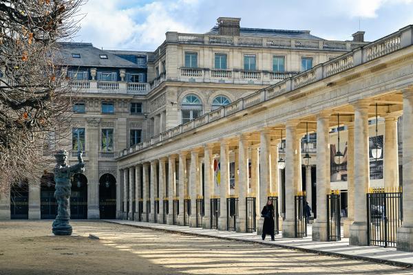 sortie à PARIS, Paris. DECADENCE AND DECAY — EXPOSITION INAUGURALE Sortir à PARIS(Paris). PARIS.