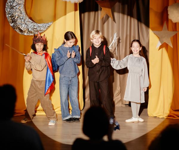 sortie à FRONTIGNAN, Hérault. STAGE D'INITIATION AU THÉATRE Sortir à FRONTIGNAN(Hérault). FRONTIGNAN.