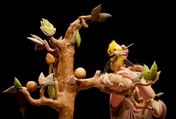 sortie à AMBARES ET LAGRAVE, Gironde. LE PREMIER ENVOL – CIE LA NAINE ROUGE Sortir à AMBARES ET LAGRAVE(Gironde). AMBARES ET LAGRAVE.
