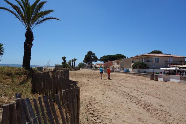 sortie à HYERES, Var. MARCHÉ NOCTURNE DES AYGUADES Sortir à HYERES(Var). HYERES.