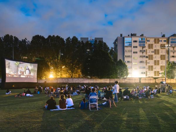sortie à VILLEURBANNE, Rhône. CINÉMA EN PLEIN AIR : AZUR ET ASMAR Sortir à VILLEURBANNE(Rhône). VILLEURBANNE.