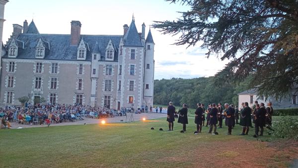 sortie à CERE LA RONDE, Indre et Loire. CONCERT DE TROMPES DE CHASSE AU CHÂTEAU DE MONTPOU Sortir à CERE LA RONDE(Indre et Loire). CERE LA RONDE.